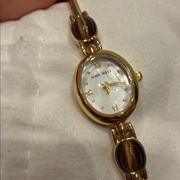 Elegant Gold Nine West Women\'s Watch main image 7